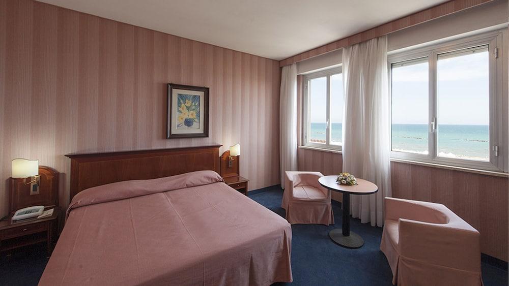 Hotel Esplanade Pescara Esterno foto