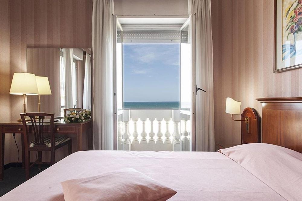 Hotel Esplanade Pescara Esterno foto