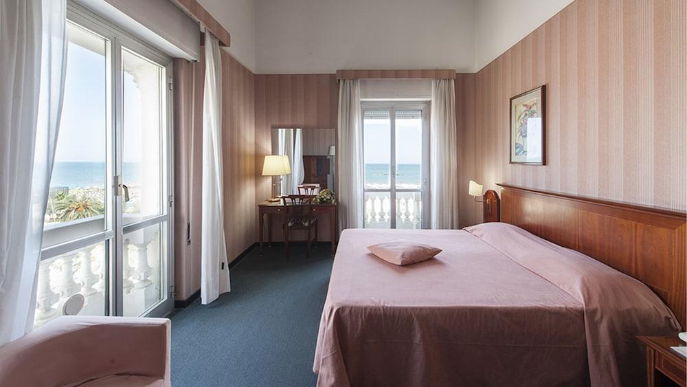 Hotel Esplanade Pescara Esterno foto